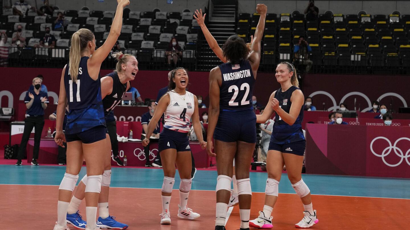 Short handed US advances to women s volleyball semifinals AP News